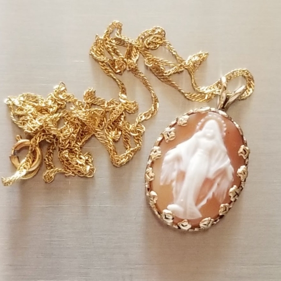 14K Gold Vintage Religious Cameo Pendant Necklace - Picture 12 of 14